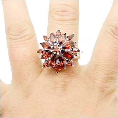 Кольцо с красным гранатом кольцо Настоящее кольцо с натуральным гранатом серебро 925 пробы 0.1ct* 8 шт, 0.6ct* 8 шт драгоценные камни