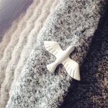 DoreenBeads Свитер Клип Рулевой Tac Lapel Pin Броши брошь Белый Эмаль Голубь Животных 36 мм(1 3/") x 21 мм(7/8") 1 Шт
