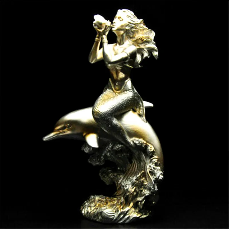 

Riding A Dolphin Mermaid Princess Blowing Conch Figures Statue Creative Colophony Crafts Coffee Shop Decorations G1022