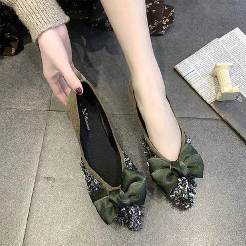 2019 new spring single shoes female flat bottom wild gentle female shallow mouth scoop shoes bow sequins peas shoes