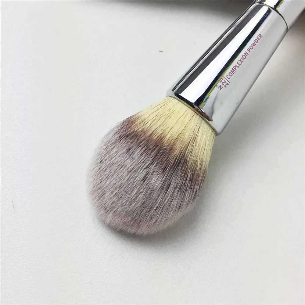 It Cosmetics Live Beauty Fully 225 Complexion Powder Brush _ 1