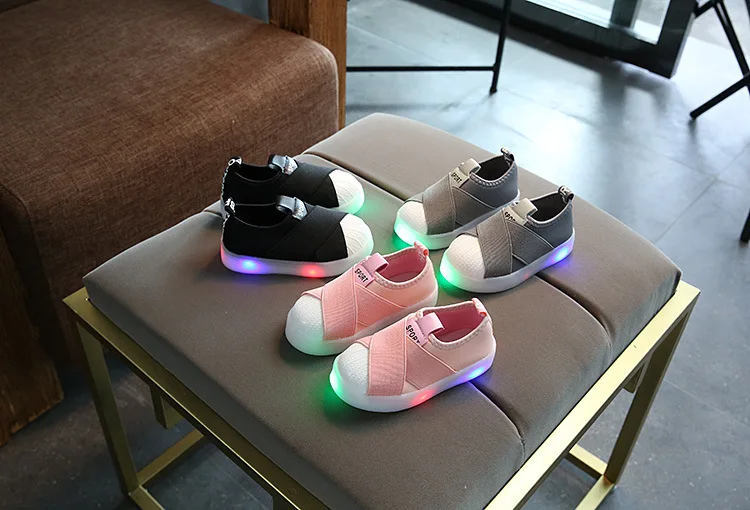 Светящиеся кроссовки Дети СВЕТОДИОДНЫЙ обувь, светящиеся кроссовки дышащая детская обувь для маленьких девочек мальчиков светящаяся