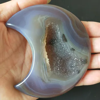 

A Natural stones and crystals cristal tThe shape of the moon agate crystal cluster home decor palm stone very beautifulThe