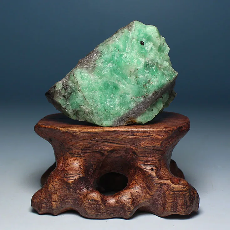 

Ultra-fine mineral crystals emerald green natural rough stones mark LuoShi collectibles ore samples without optimization