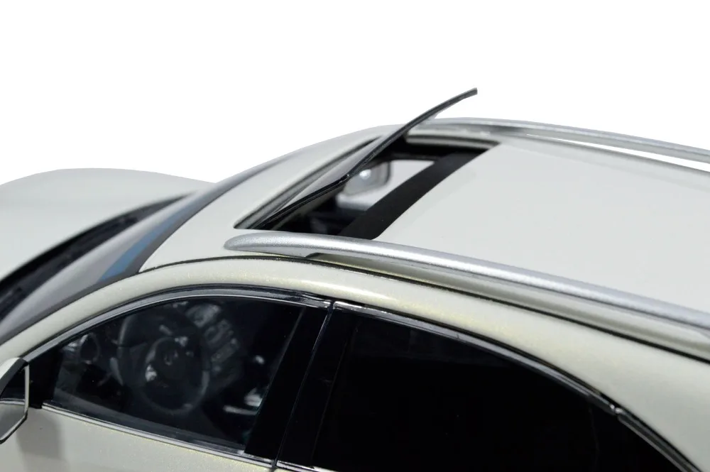 Infiniti-QX70-2014-W-11