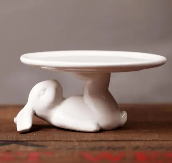 

Handmade Ceramic White Lying Rabbit Foot Hold Cake Plate Ceramic Ornaments Creative Home Decorations Accessories Tea Pastry Tray