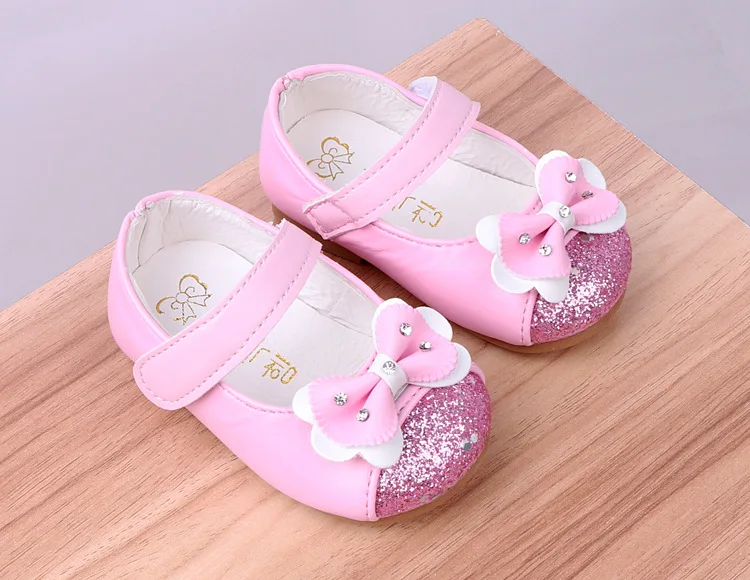 Кожаные туфли с блестками и бантом для новорожденных девочек, корейские свадебные и вечерние туфли принцессы для детей 0, 1, 2, 3 лет, новинка