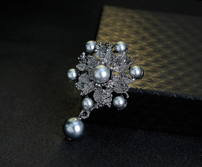 NIUYITID Korean Fashion Imitation Pearl Flower Brooch Gold Color Bridesmaid Dress Pins Women Broches 5 Colors  (7)