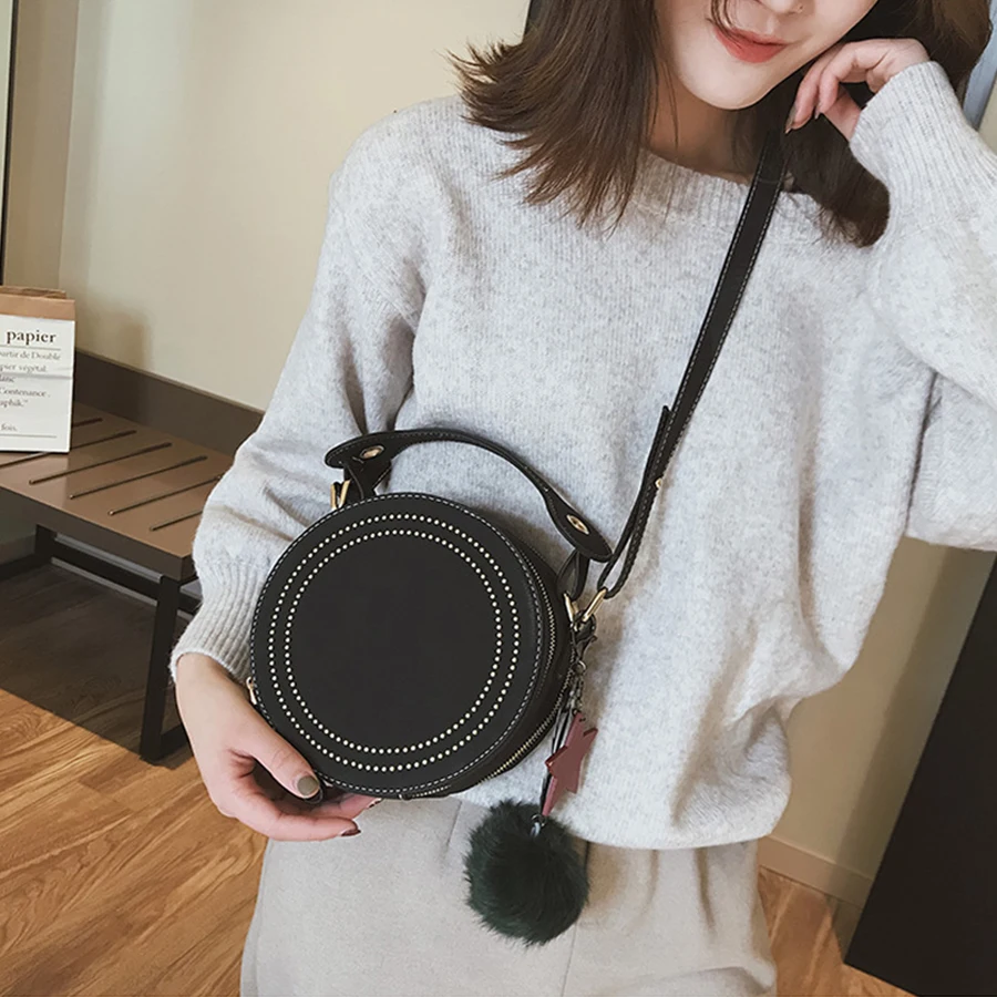 جولة Crossbody حقائب للنساء حقائب برشام بو الجلود حقيبة ساع النساء محفظة دائرة لطيف دلاية شكل نجمة الفتيات حقيبة كتف جولة Crossbody حقائب للنساء حقائب برشام بو الجلود حقيبة ساع النساء محفظة دائرة لطيف دلاية شكل نجمة الفتيات حقيبة كتف