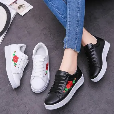 

New embroidered small white shoes can be worn on single shoes in all seasons.