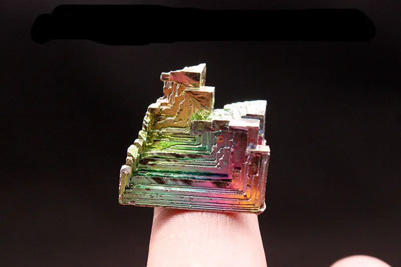 висмутин минерал. кристалл висмута 20гр. висмут металлический кристалл. висмутовая бронза. висмут полезное ископаемое.