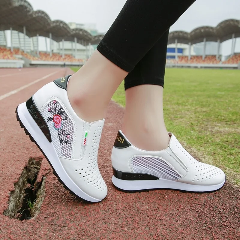 

Women Casual Shoes Summer 2019 Spring Autumn Women Shoes Fashion Round Toe Embroidered Breathable Hollow Lace-Up Women Sneakers