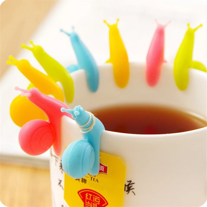 

5pcs Hanging Tea Bag Holder Cartoon Snail Shaped Tea Cup Tools Cute Hangers Silicone Kitchen Desk Decorations Send Randomly