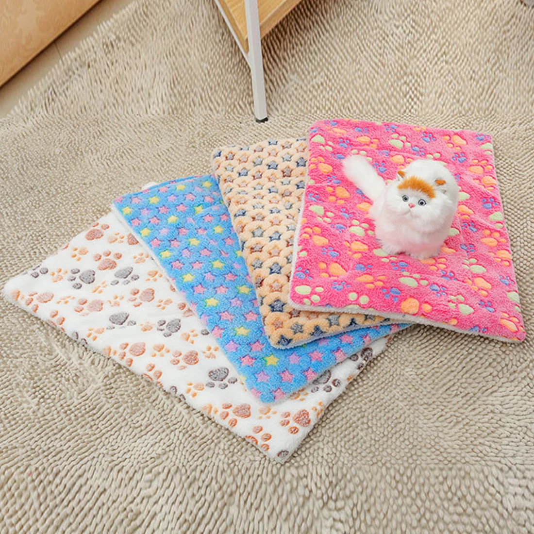 

Winter Warm Pet Blanket Dog Cat Sleep Mat Soft Coral Velvet Dog Bone footprint Print Pet Bed Mats Puppy 3size