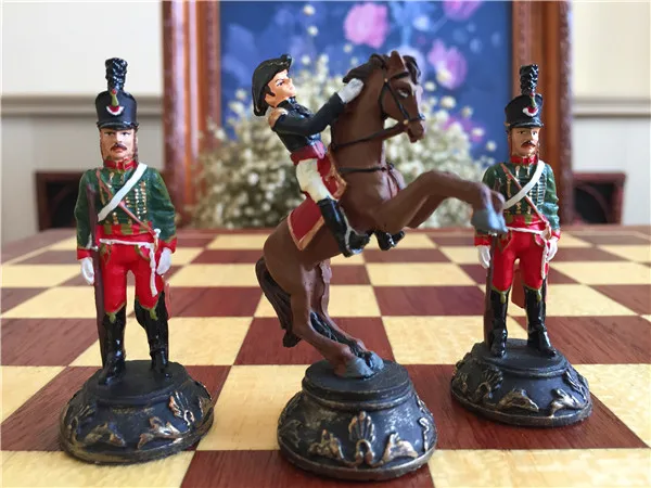 Международные шахматы, фигурки из смолы, мультяшный Шахматный набор, шахматный набор, Детская игра, битва Ватерлоо, Наполеон Бонапарт, полимерные кукольные шахматы