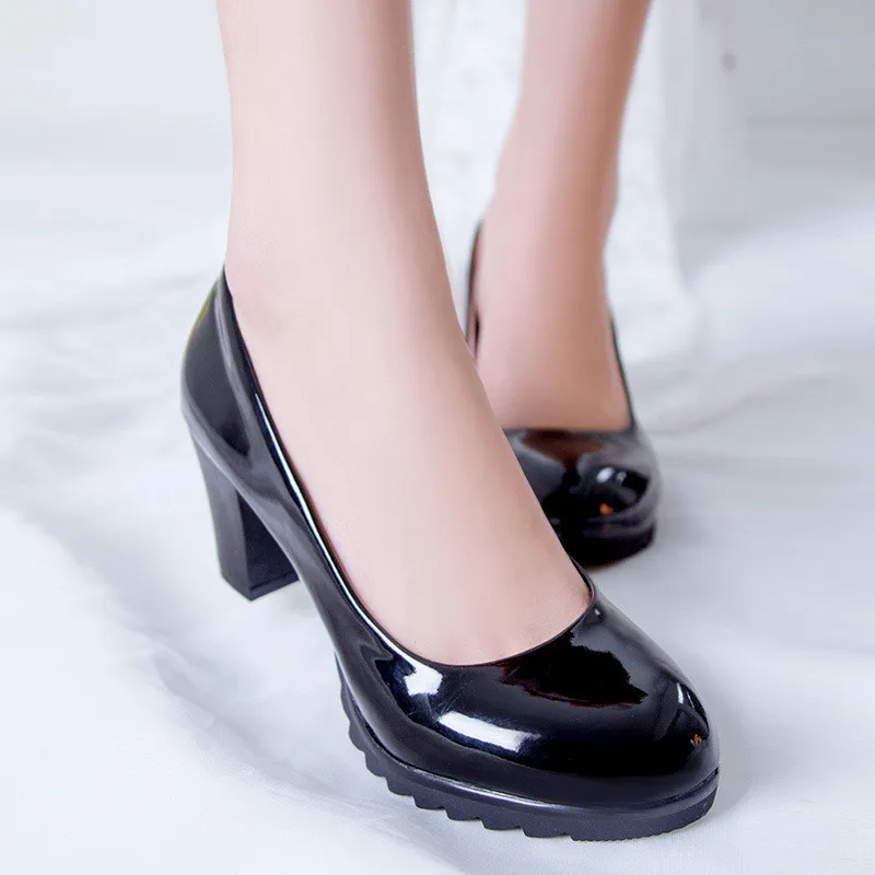 туфли женские на низком каблуке белые. туфли на маленьком каблуке. лакированные туфли на каблуке. туфли мэри джейн с острым носом. летние туфли на низком каблуке.