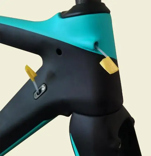 

2019 Brand Customization New xr4 Gold and black Sagan 700C Di2 disc brake road frame UD carbon road frame thru axle 142*12mm