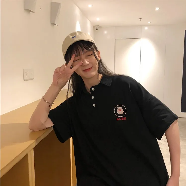 Для женщин PoloShirt Хлопок мультфильм милый свинья вышивка короткий рукав тенниски летние женские свободные Повседневное элегантный дизайн топы YT5027 - Цвет: Black