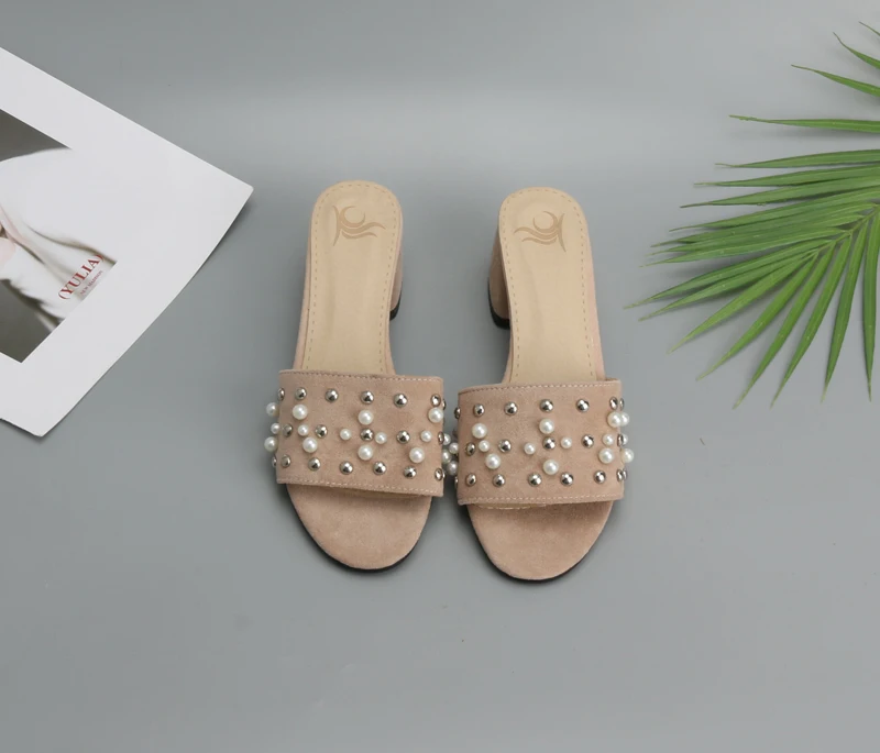 Meotina/летние сандалии-шлепанцы; коллекция года; женская обувь на высоком квадратном каблуке; обувь с жемчужинами и заклепками; шлепанцы; цвет бежевый, розовый; босоножки; большие размеры 42, 43