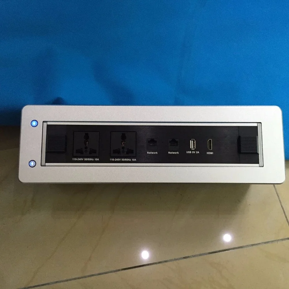 Universal power socket 