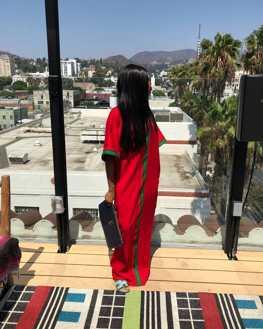 40947906_304962540087353_28902