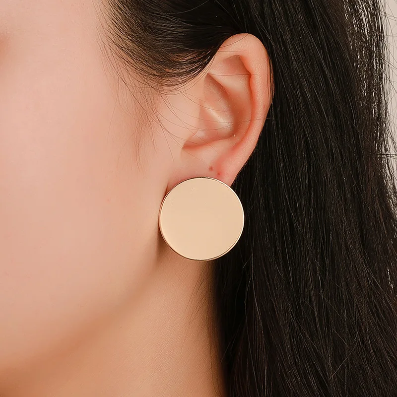

2019 New Geometric Earrings Temperament Discs Cute Metal Simple Wild Round Ladies Alloy Temperament Earrings Plating Black White