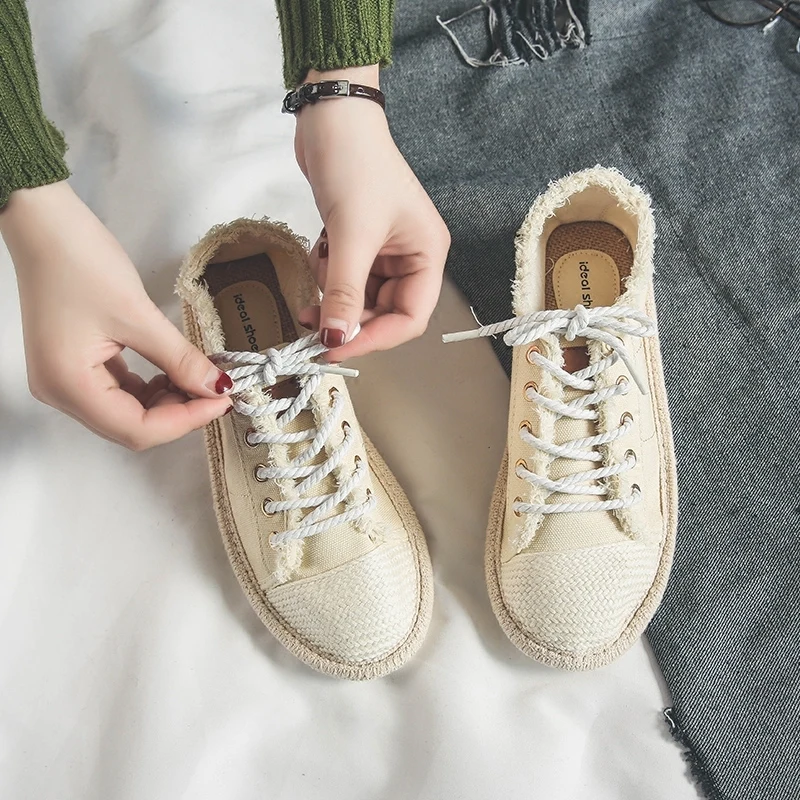 

2018 new canvas women shoes summer straw fisherman shoes wild Korean leisure wild flat white shoes.