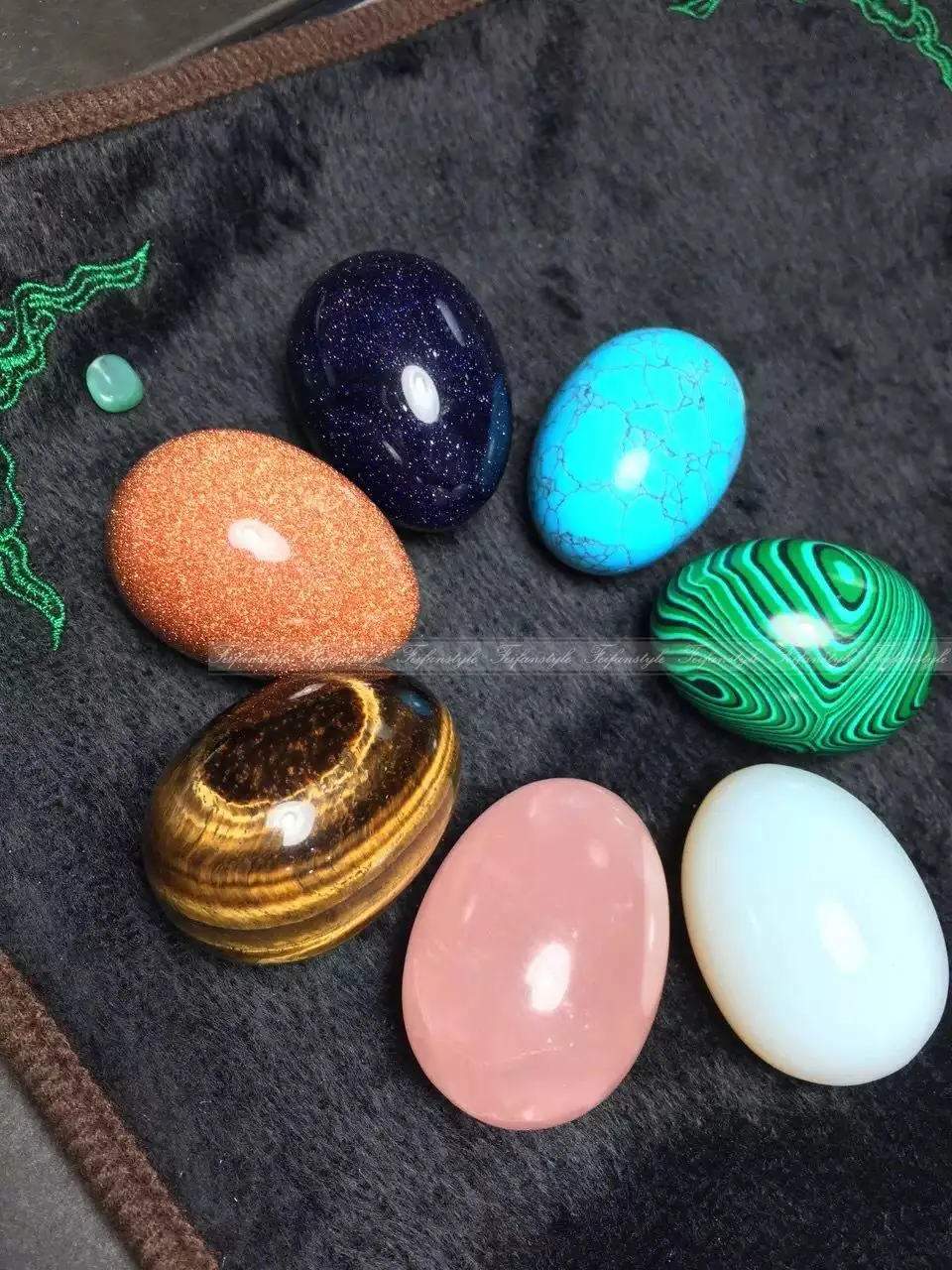 

1PC Tiger eye Pink crystal Opal Malachite Turquoise Crystal Egg Stone Ball Sphere play egg Healing Wholesale