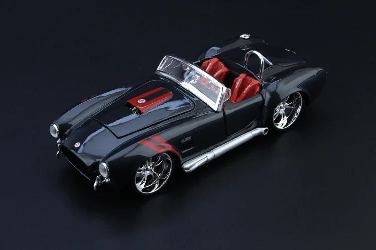 

1:24 diecast car model 1967 shelby cobra 427 v8 motor alloy model boys gift toys for kids and children for collections