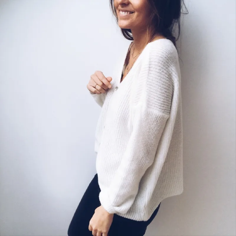 

Sexy V-neck cardigan with buttons comfortable long-sleeved blouse