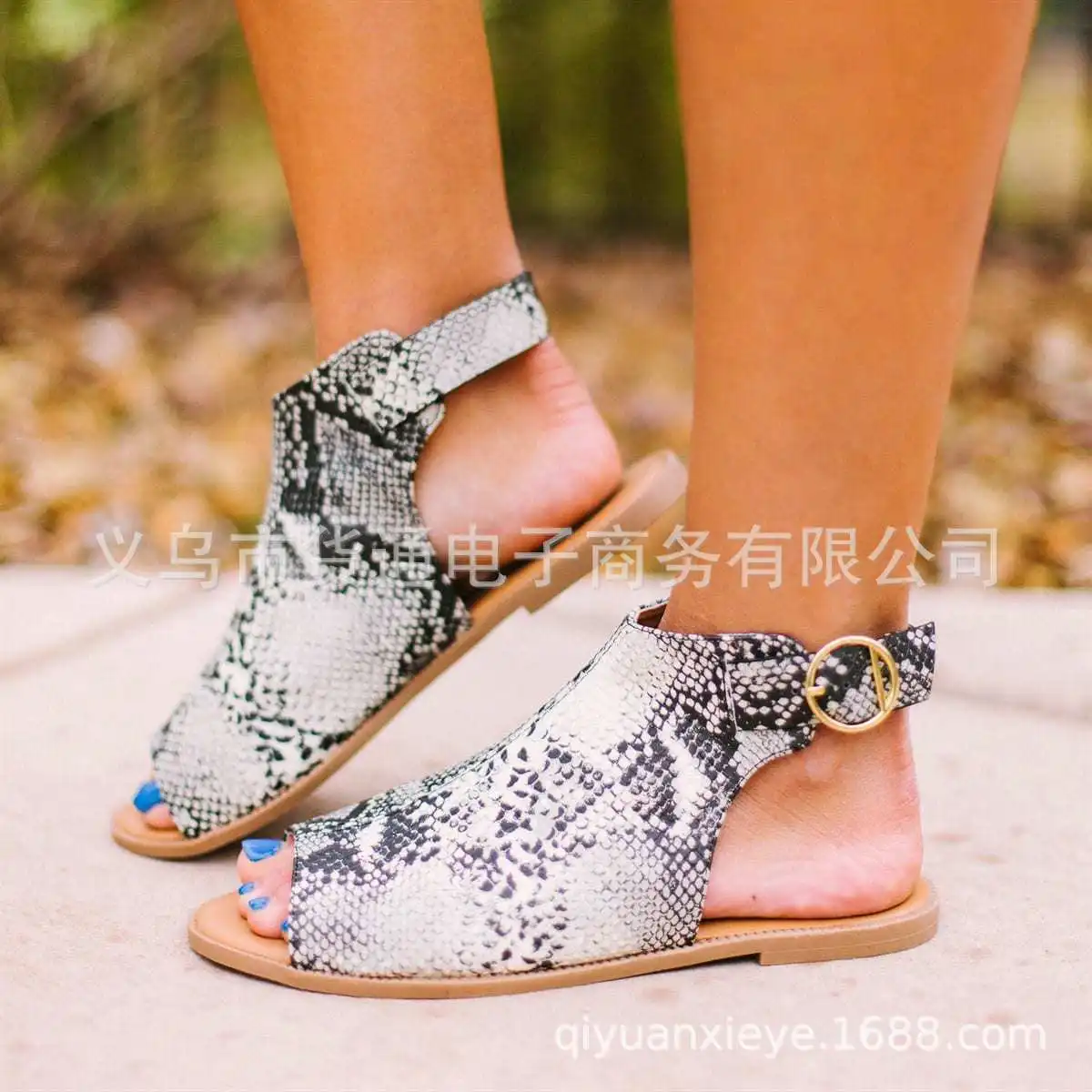 

2019 Summer Fashion Fish Mouth Large Size Flat Bottom Ladies Sandals Fashion Buckle Design Simple and Beautiful