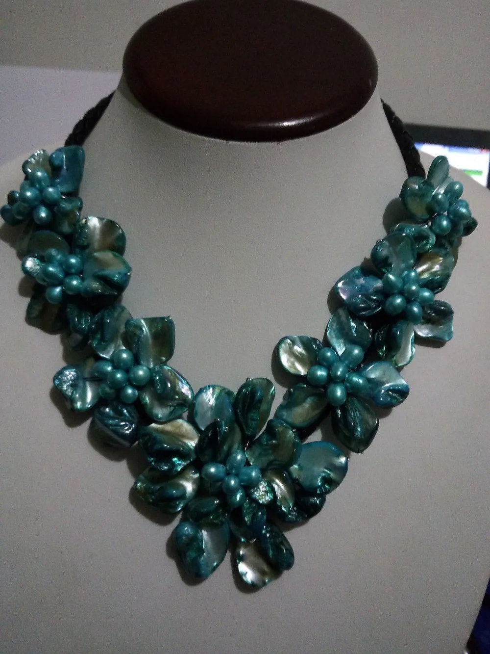 

Jewelr 005111 Seven Blue Shell flower necklace Natural Freshwater Pearl