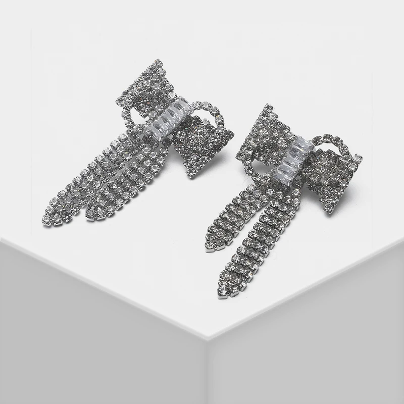 

Sophisticated bow design with flash fashion drop earrings