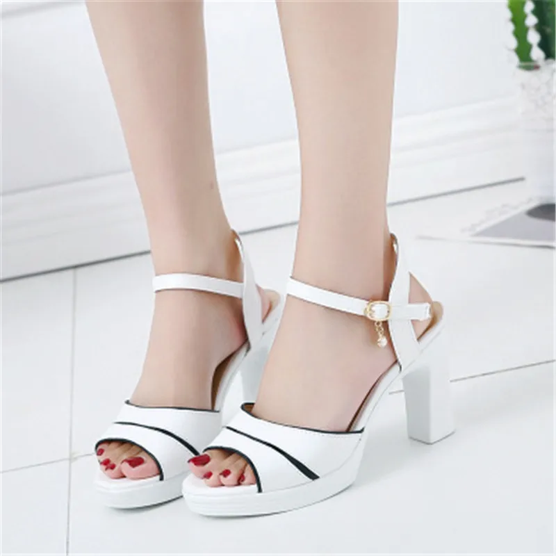 

Sandlas Summer hollow buckle women's shoes European and American fight color fish mouth fine with high heels young daily shoes