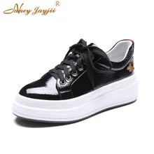 Женские лакированные туфли на плоской подошве из натуральной кожи; цвет белый, черный; сезон весна-осень; лоферы; мягкие повседневные кроссовки на шнуровке с круглым носком; размеры 38, 39