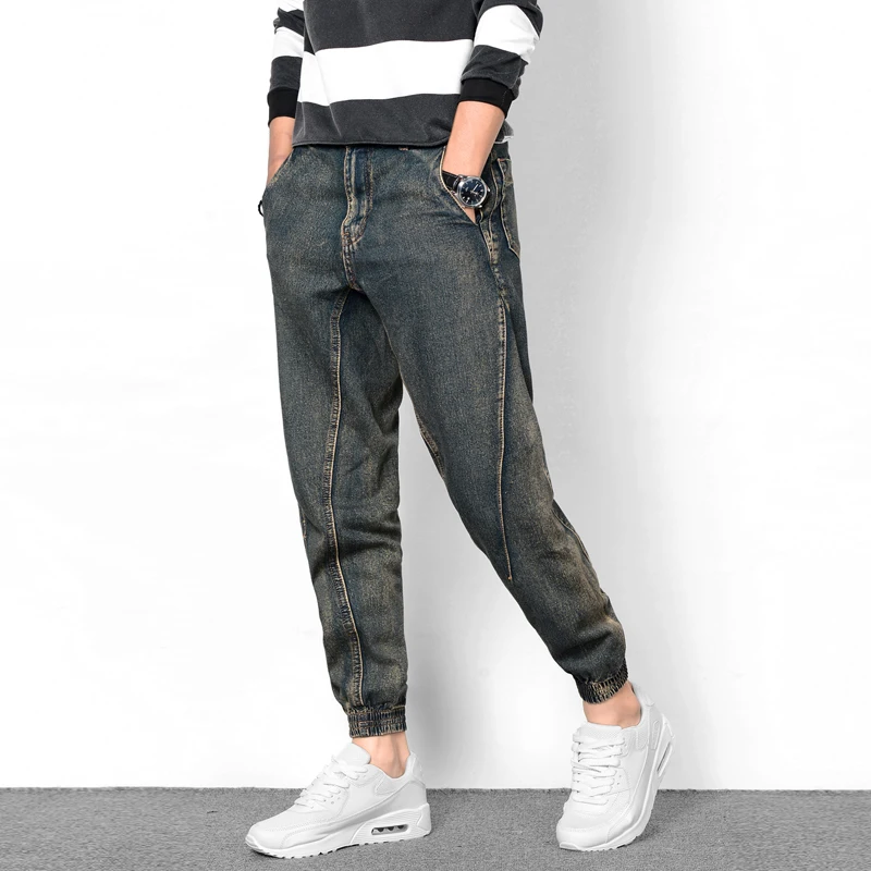 Navigation menu Low-rise jeans are manufactured in many styles, including boot-cut, flared, loose, straight, baggy, skinny, boyfriend, and slim. Due to the popularity of low-rise jeans, manufacturers have also begun making low-rise styles of other kinds of pants, such as cargo pants and dress pants.