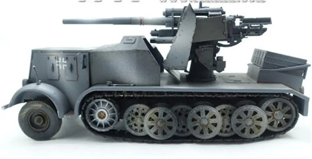 Немецкий SD. KFZ.8 DB9 FLAK18 88 мм 1/72 Готовая модель бака