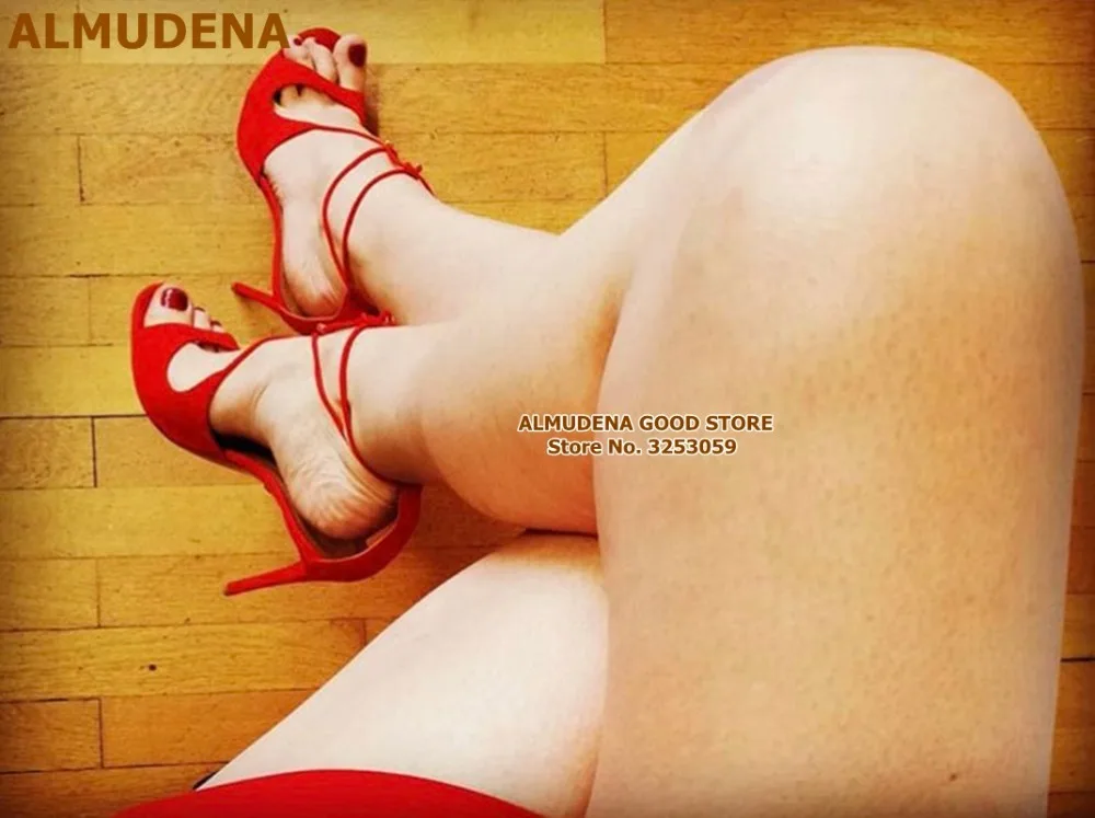 红色绒面交叉系带凉鞋 (6)