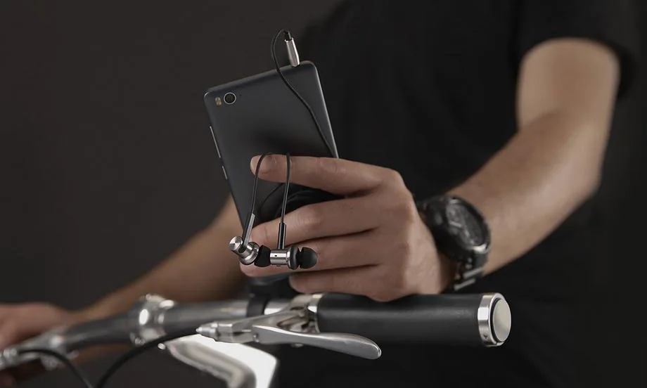 Original-Xiaomi-Mi-IV-Hybrid-Earphone-Wired-Control-HD-Hybrid-Pro-for-Android-Xiaomi-Mobile-phone.jpg