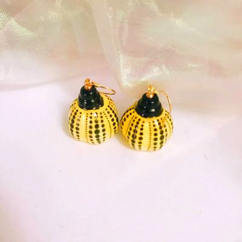 

Yayoi Kusama Weird Mother-in-law & Wave Point Pumpkin 925 Silver Earrings Ear Clip Creative Action Figure Accessories X1324