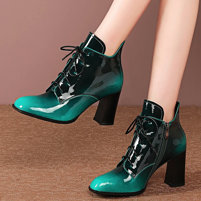 ZVQ/женские ботинки челси из лакированной кожи; модные зимние ботильоны на шнуровке зеленого и коричневого цветов; обувь на высоком каблуке 8 см с квадратным носком; большие размеры