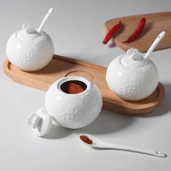 

Ceramic relief seasoning pot condiment pot sugar bottleceramic bone china seasoning bottle European kitchen utensils