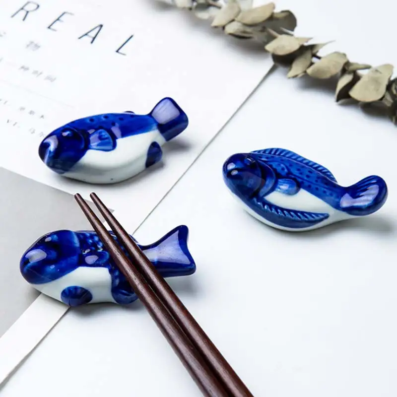 

1PC Cute Fish Ceramic Holder Rack Chopstick Stand Rack Spoon Fork Traditional Irregular Chopsticks Holder Rack Frame Kitche