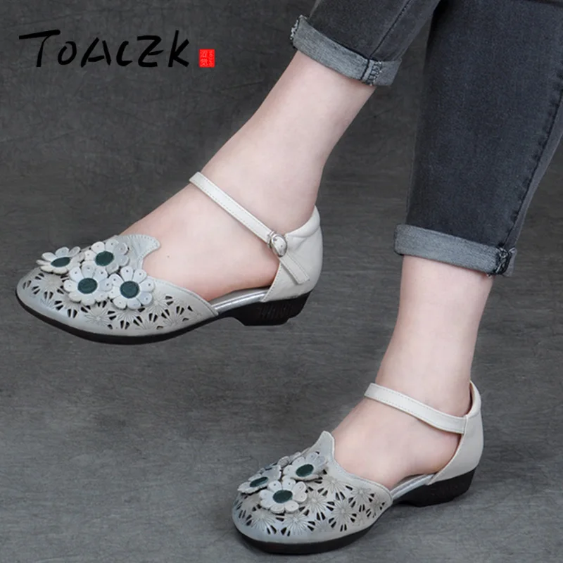 

National wind low heel sandals, Baotou leather flowers ladies sandals, summer hollowed out a word buckle women's shoes