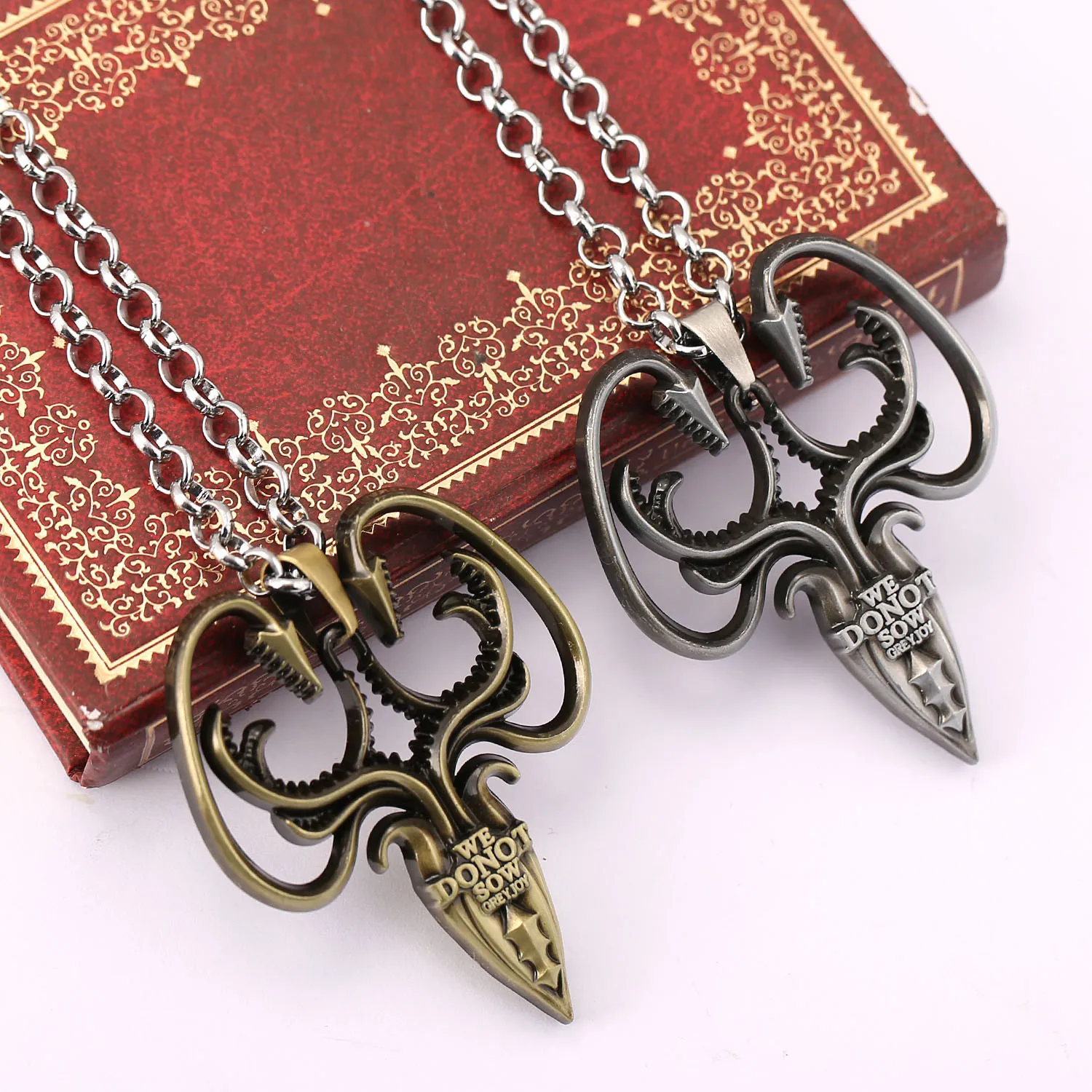 

Game of Thrones Necklace Targaryen Dragon Song of Ice and Fire Desolation of Smaug Fashion Hot Pendant for Men Women Wholesale