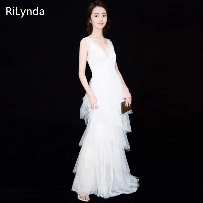 

Sexy Ivory Bohemian Evening Dresses 2019 Evening Gowns Women Party V-neck Tulle Embroidery Lace Backless Beach BOHO Formal Dress