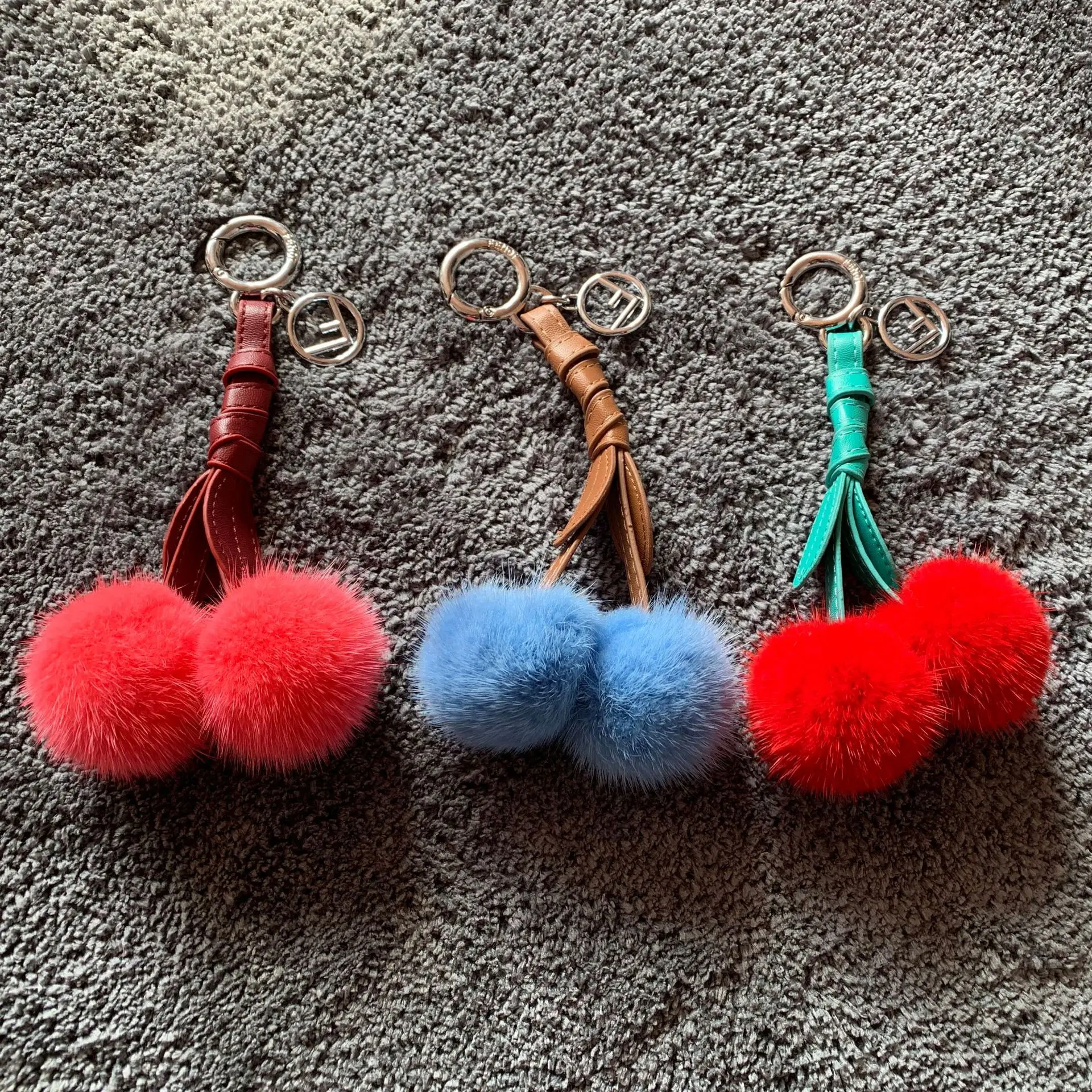 

Fur robot mink fur cherry leather lovely mink fur ball bag key buckle car pendant Luxury key buckle keychains fur keychain