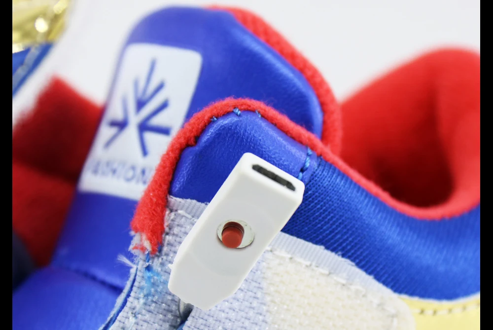 boys-glowing-sneakers-1_11