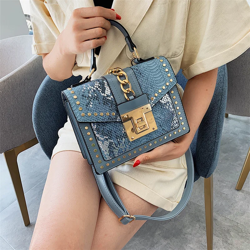 

New small bag female 2019 Korean version of the personality handbag rivet slanting shoulder bag fashion wild small square bag