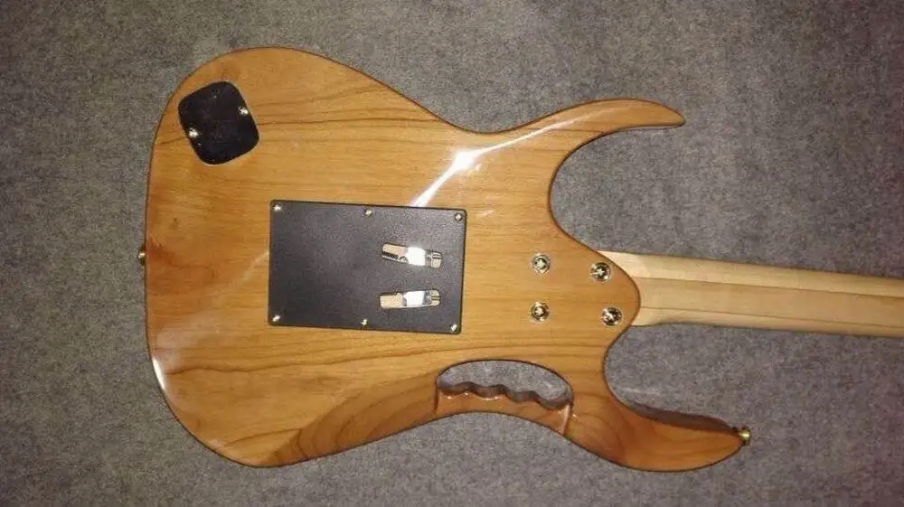 Wholesale custom Electric Guitar New Arrival STR Electric GuitarMade Of Solid Wood In Natural151105-1218